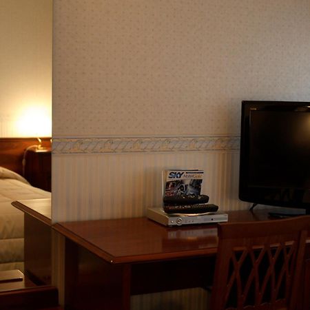 Hotel Alexander Чезена Экстерьер фото