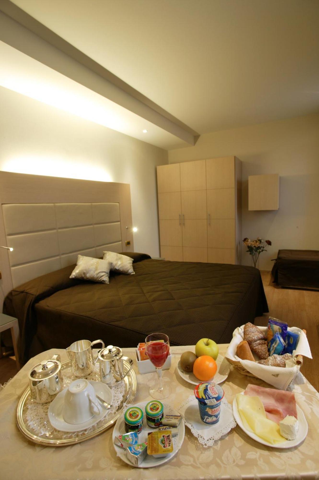 Hotel Alexander Чезена Экстерьер фото