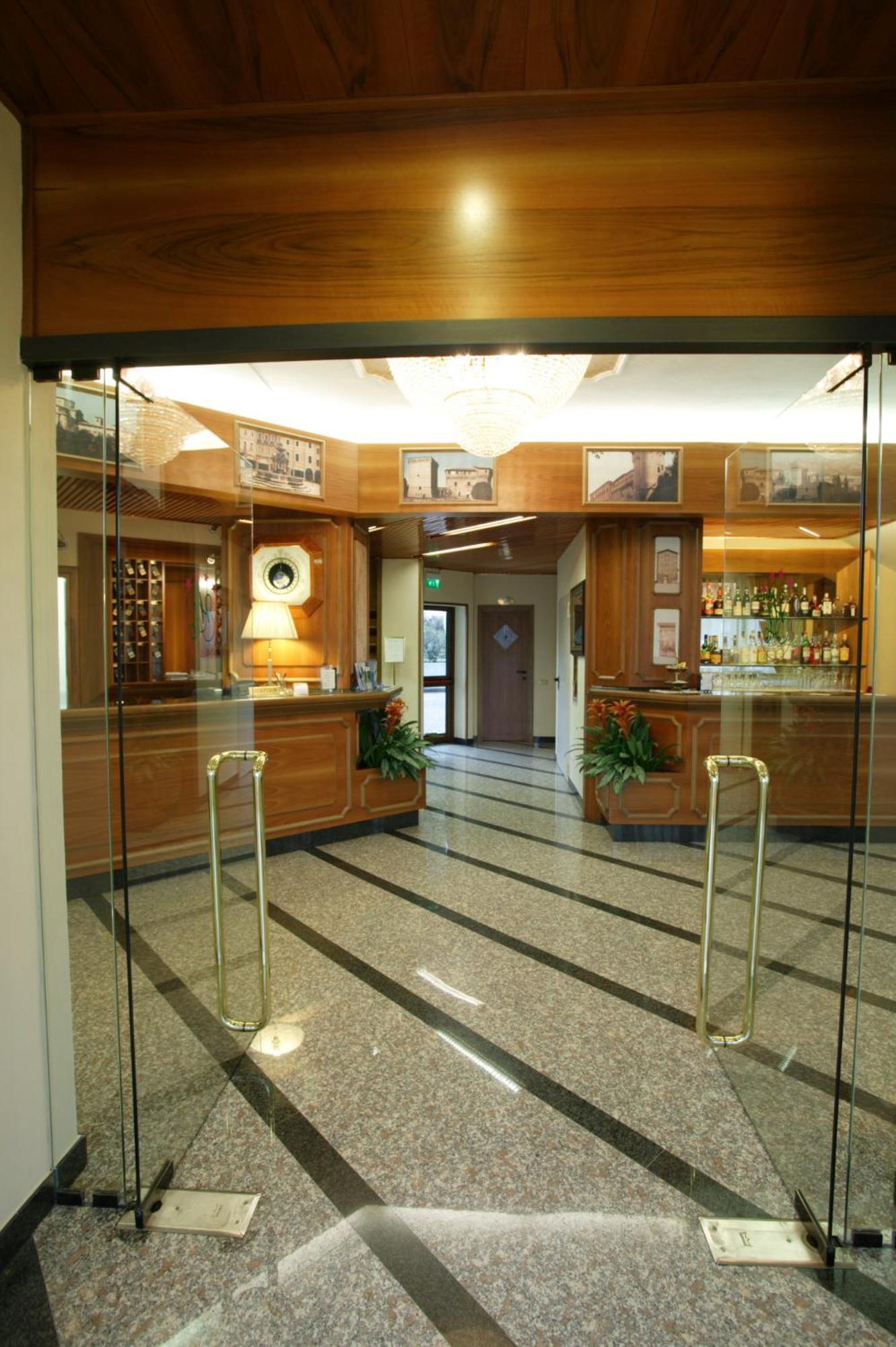 Hotel Alexander Чезена Экстерьер фото