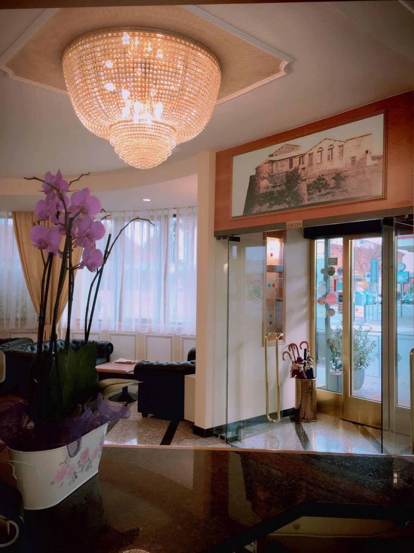 Hotel Alexander Чезена Экстерьер фото